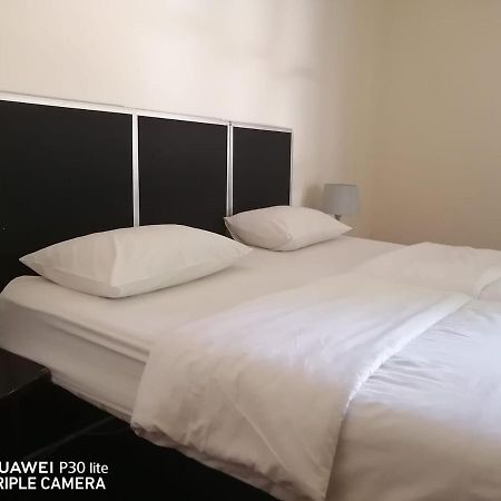 Rosebank Hostel Johannesburg Buitenkant foto