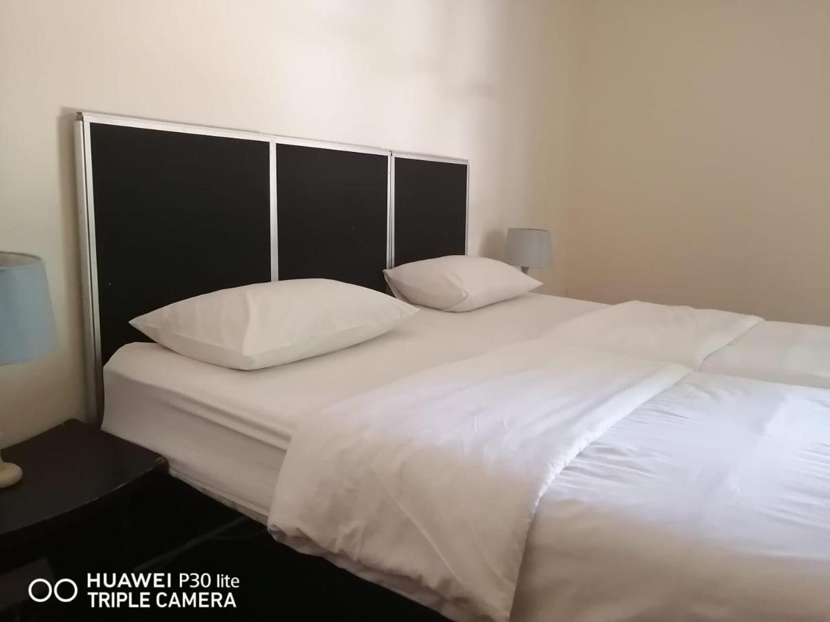 Rosebank Hostel Johannesburg Buitenkant foto