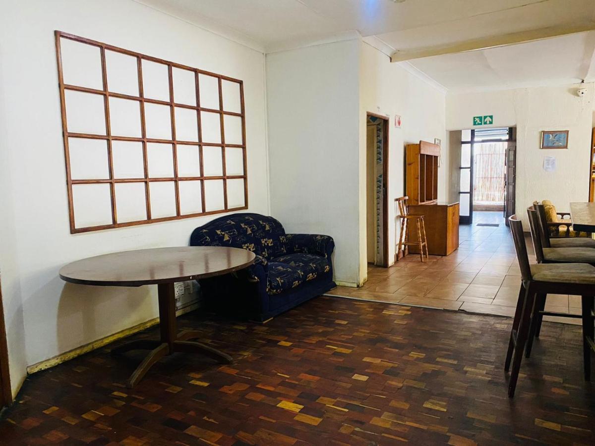 Rosebank Hostel Johannesburg Buitenkant foto