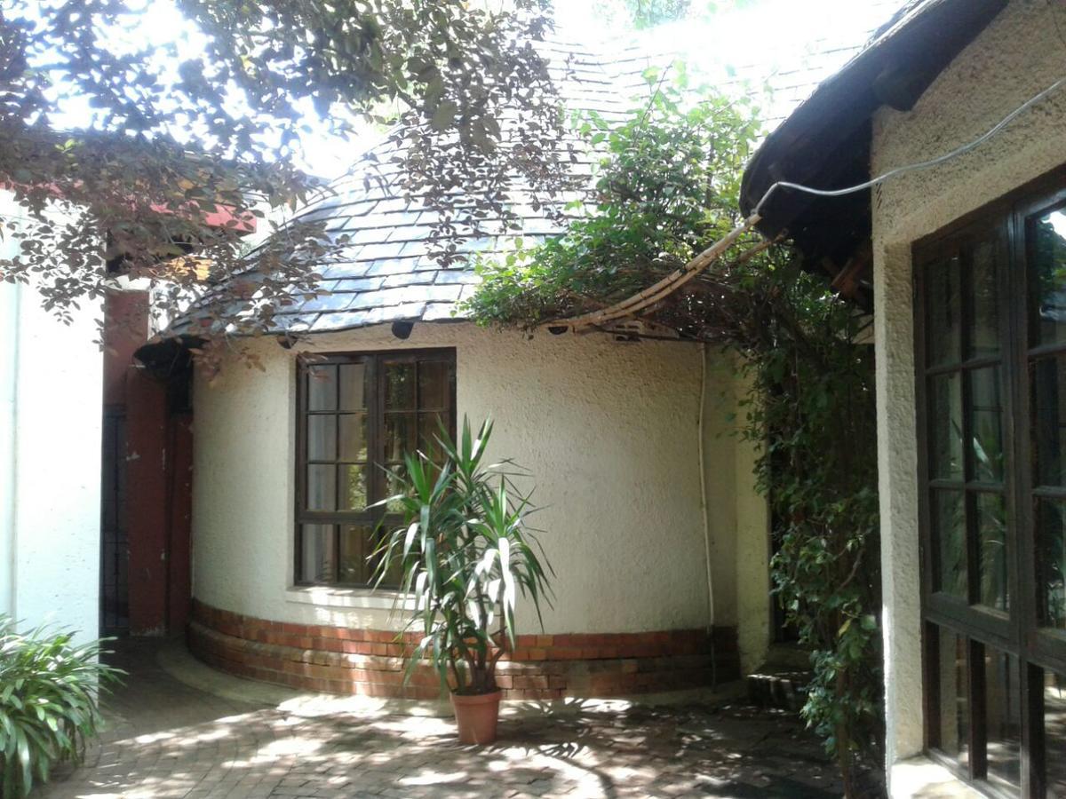 Rosebank Hostel Johannesburg Buitenkant foto